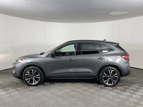 Used 2022 Ford Escape SE w/ SE Sport Appearance Package image 3