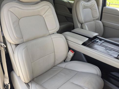 Used 2018 Lincoln Navigator L Select w/ Technology Package RWD image 19