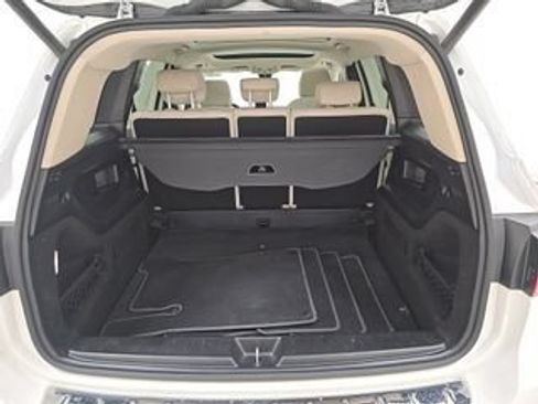 Used 2023 Mercedes-Benz GLB 250 4MATIC w/ Premium Package image 10