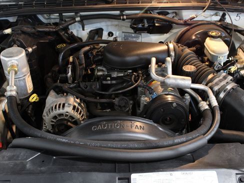 Used 1998 Chevrolet S10 Pickup 2WD Regular Cab image 10