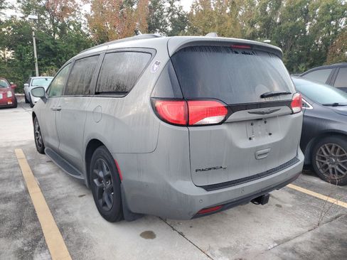 Certified 2020 Chrysler Pacifica Touring-L Plus w/ Advanced Safetytec Group image 3