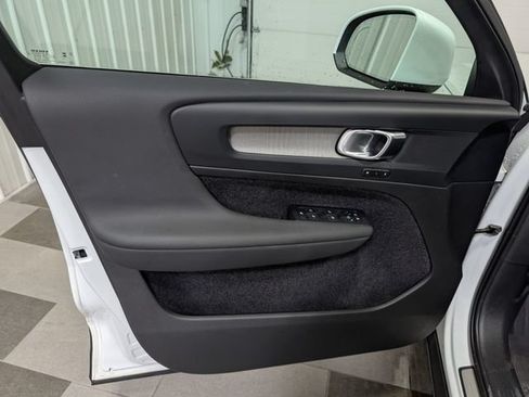 Used 2023 Volvo XC40 B5 Plus w/ Protection Package Premier AWD/4WD image 13