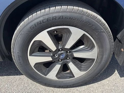 Used 2017 Subaru Forester 2.5i Limited AWD/4WD image 18