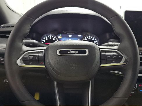 Used 2024 Jeep Compass Latitude w/ Convenience Group AWD/4WD image 10