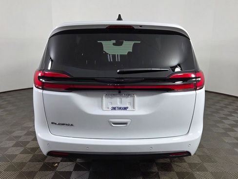 New 2026 Chrysler Pacifica Select FWD image 6