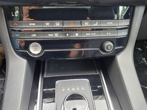 Used 2018 Jaguar F-PACE Prestige AWD/4WD image 22