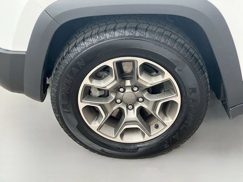 Used 2020 Jeep Cherokee Trailhawk AWD/4WD image 30