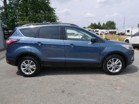 Used 2018 Ford Escape SE w/ SE Sync 3 Package FWD image 4