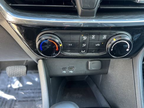 Used 2024 Buick Encore GX Sport Touring image 18