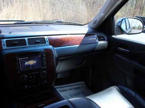 Used 2014 Chevrolet Tahoe LTZ AWD/4WD image 21