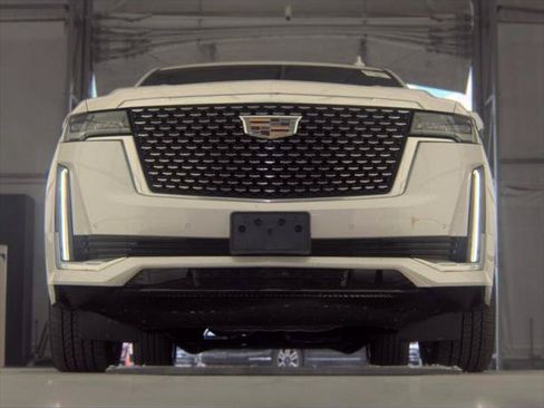 Used 2021 Cadillac Escalade ESV Premium Luxury w/ Driver Assist Tech Package RWD image 4