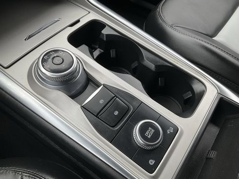 Used 2023 Ford Explorer XLT w/ Equipment Group 202A image 11