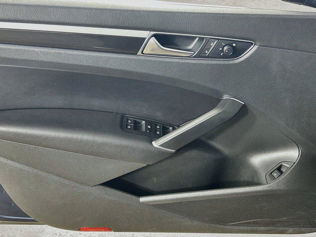 Used 2019 Volkswagen Passat 2.0T SE R-Line FWD image 18
