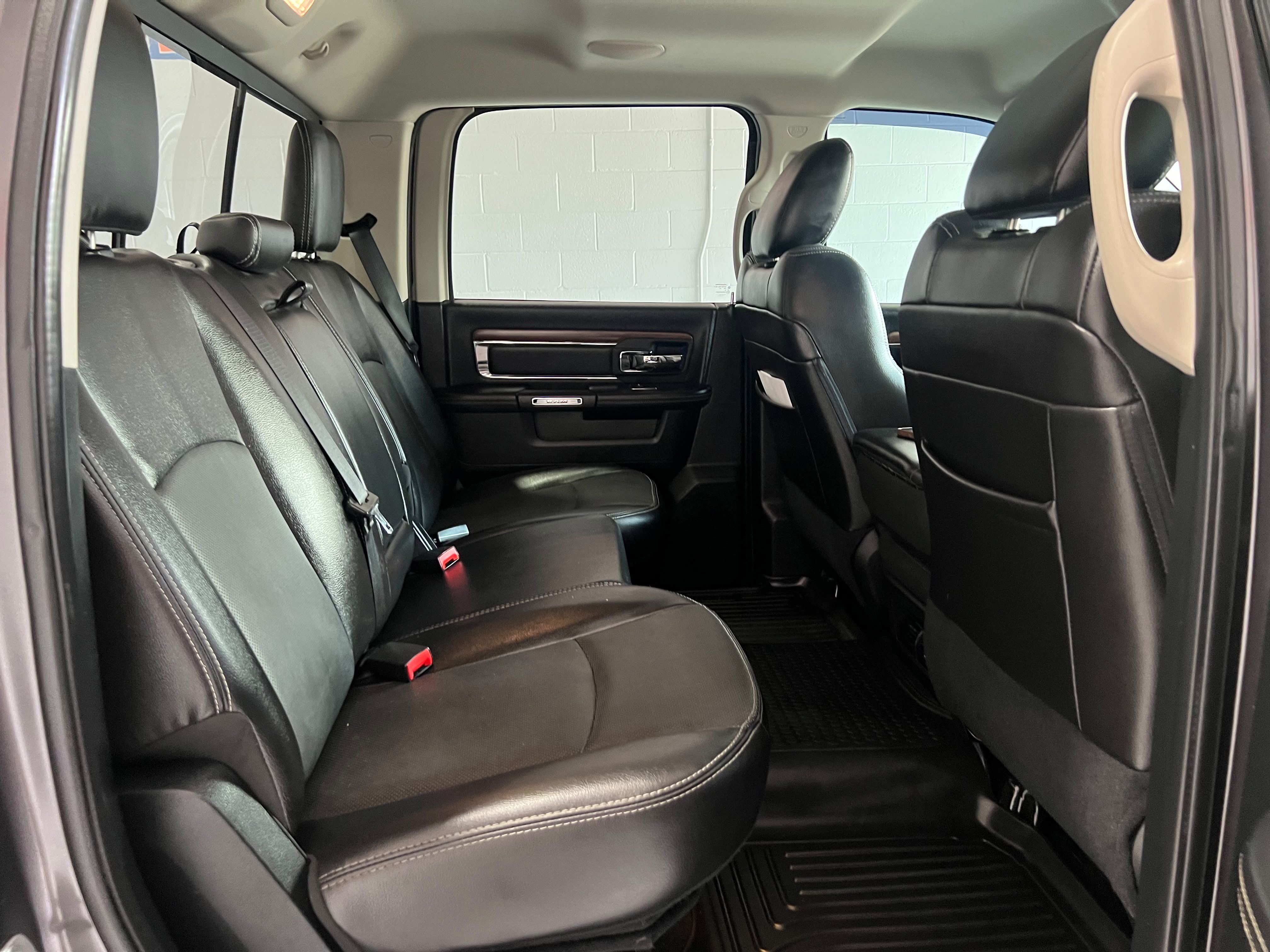 Used 2016 RAM 1500 Laramie w/ Convenience Group AWD/4WD image 18