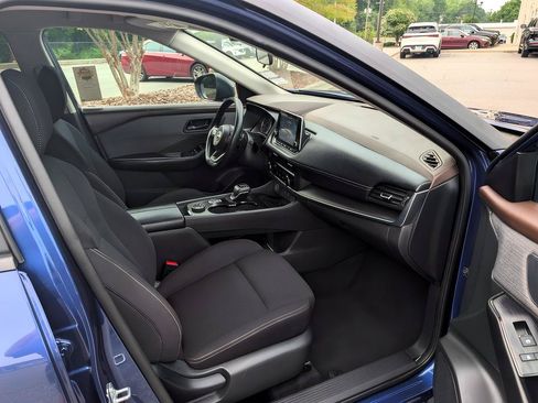 Used 2023 Nissan Rogue S AWD/4WD image 24