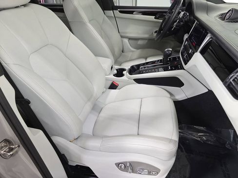 Certified 2023 Porsche Macan S AWD/4WD image 27