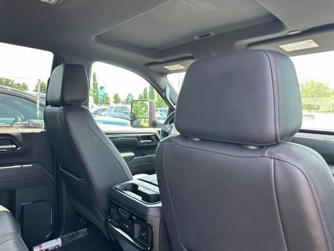 Used 2024 GMC Sierra 2500 AT4 w/ AT4 Premium Plus Package AWD/4WD image 18
