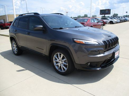 Used 2018 Jeep Cherokee Latitude FWD image 7