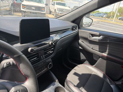 Used 2025 Ford Escape ST-Line image 15