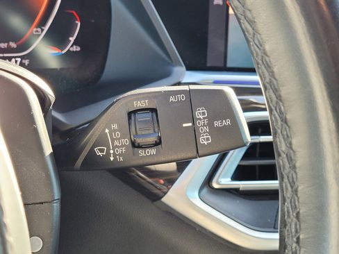 Used 2021 BMW X5 xDrive40i w/ M Sport Package image 21