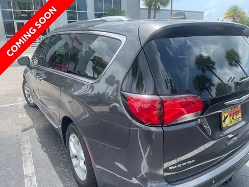 Certified 2020 Chrysler Pacifica Touring-L Plus w/ Tire & Wheel Group FWD image 3