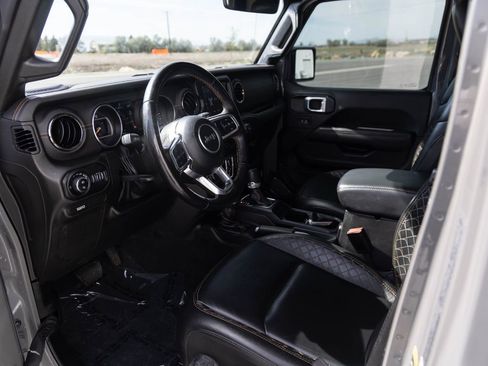 Used 2022 Jeep Gladiator Overland AWD/4WD image 13