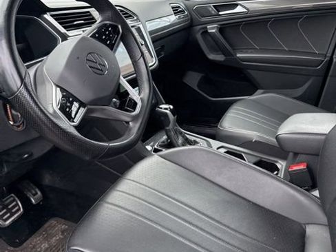 Certified 2023 Volkswagen Tiguan SE R-Line image 10
