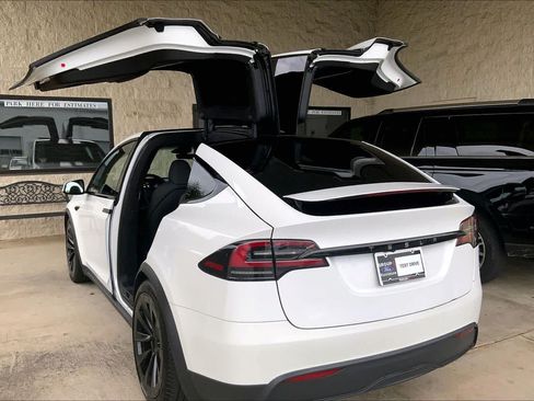 Used 2023 Tesla Model X AWD/4WD image 33