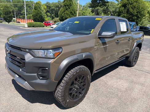 Used 2025 Chevrolet Colorado Trail Boss AWD/4WD image 9