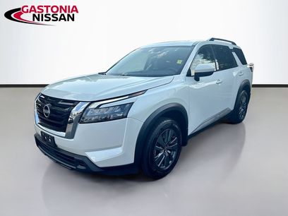 Used 2024 Nissan Pathfinder SV