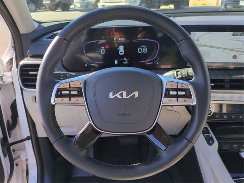 Certified 2025 Kia Telluride EX w/ EX Captain's Chair Package image 10