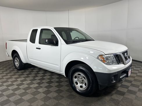 Used 2019 Nissan Frontier S image 3