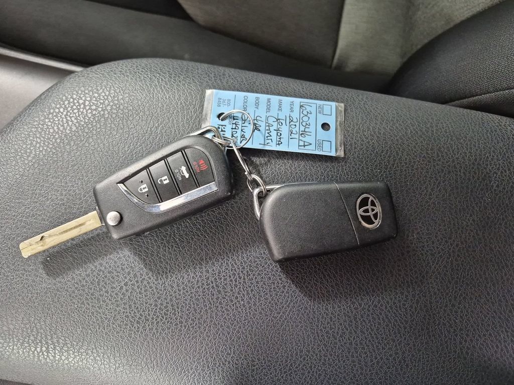 Used 2021 Toyota Camry LE FWD image 30