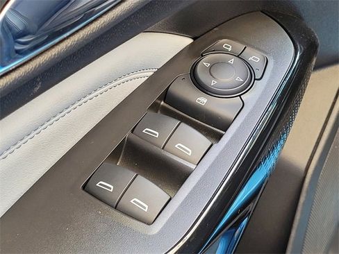 Used 2025 Chevrolet Trax LT w/ Driver Confidence Package image 17