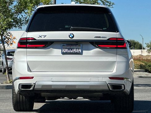 Used 2023 BMW X7 xDrive40i w/ Premium Package image 9