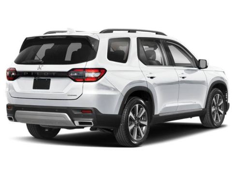 Used 2024 Honda Pilot Touring image 2