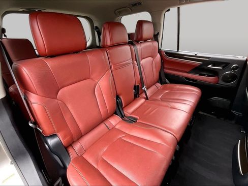 Used 2019 Lexus LX 570 4WD w/ Luxury Package image 17