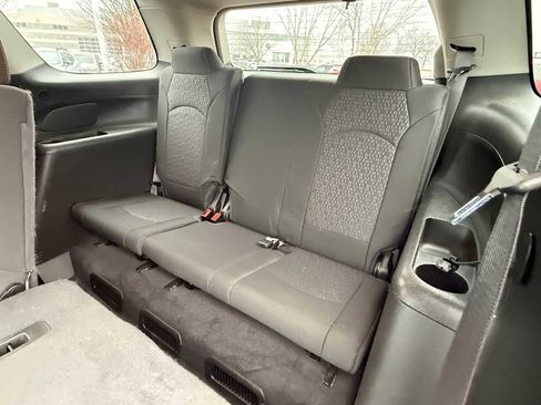 Used 2015 GMC Acadia SLE image 16