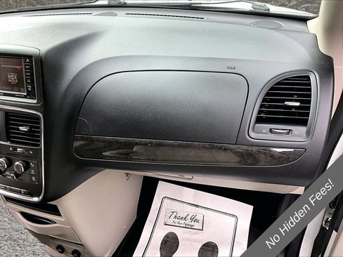 Used 2019 Dodge Grand Caravan SE w/ UConnect Hands-Free Group FWD image 14