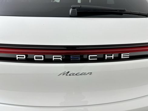 Certified 2026 Porsche Macan AWD/4WD image 35