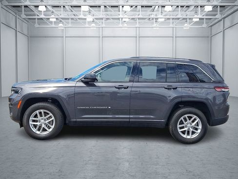 Used 2024 Jeep Grand Cherokee Laredo X AWD/4WD image 8
