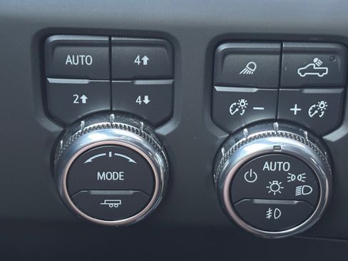 Used 2024 GMC Sierra 1500 AT4 w/ Technology Package image 33