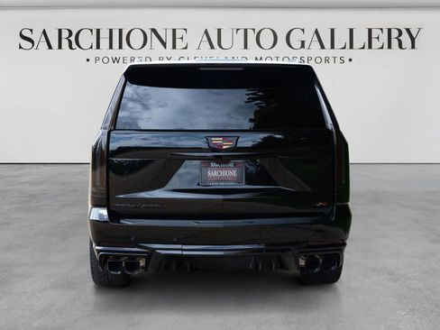 Used 2025 Cadillac Escalade ESV V AWD/4WD image 12