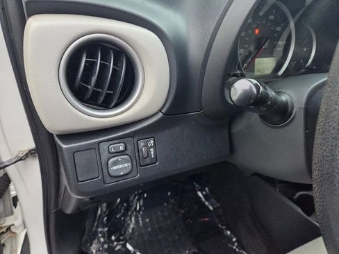 Used 2013 Toyota Yaris LE image 22