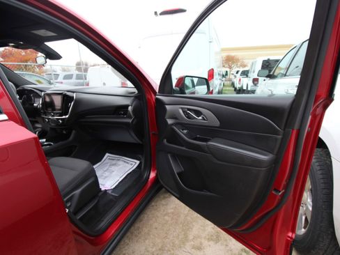 Used 2023 Chevrolet Traverse LT image 23