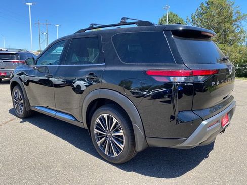 New 2026 Nissan Pathfinder Platinum AWD/4WD image 3