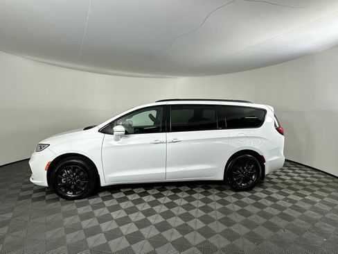Certified 2021 Chrysler Pacifica Touring w/ Cold Weather Group AWD/4WD image 30