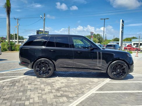 Certified 2025 Land Rover Range Rover SE AWD/4WD image 6