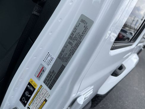 Used 2022 Jeep Gladiator Willys image 33