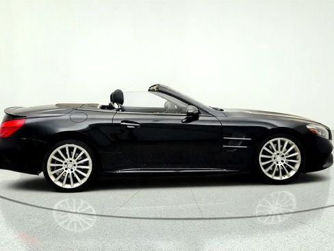 Used 2017 Mercedes-Benz SL 550 image 4